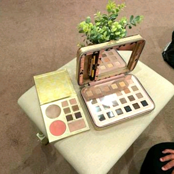 Makeup palette